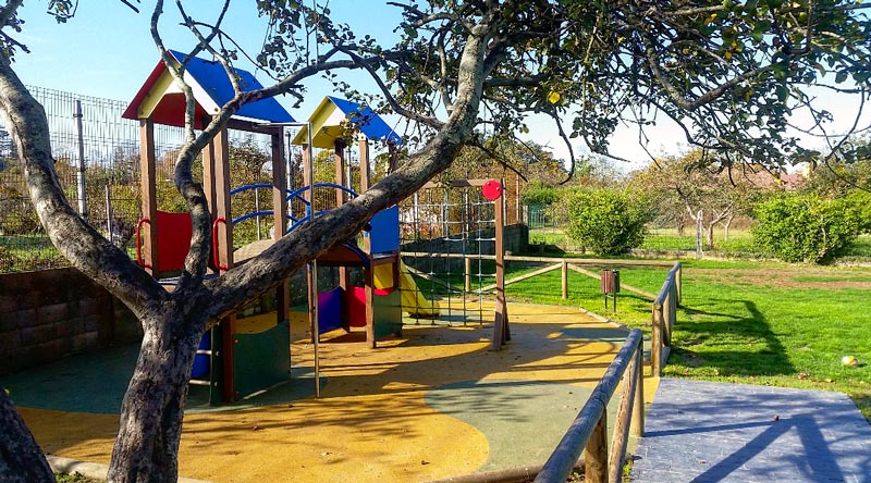 Bar-Merendero El Cruce de Gijón - zona infantil de juegos Bar-Merendero El Cruce de Gijón - zona infantil de juegos