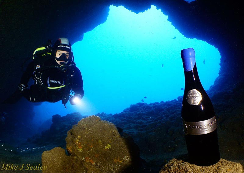 Foto Cava marina Vina Maris por Mike J. Sealey