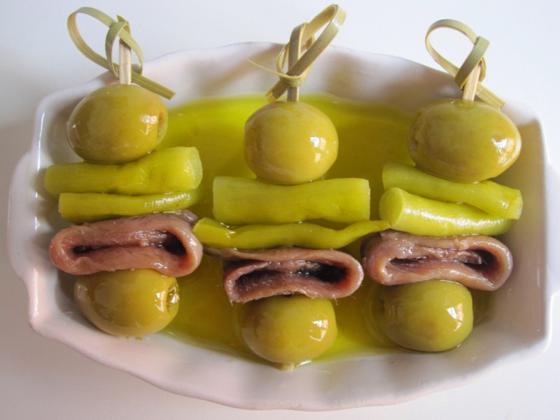 Uno de los pintxos del País Vasco más famosos del mundo, las Gildas de anchoas