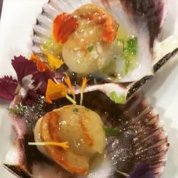 Zamburiñas con papada y boletus en restaurante EGB Gastrochenta en Gijón by Alejandro Urrutia Zamburiñas con papada y boletus en restaurante EGB Gastrochenta en Gijón by Alejandro Urrutia