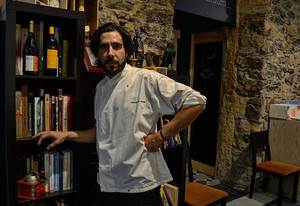 Alejandro Urrutia en Restaurante EGB Gastrochenta en Gijón Alejandro Urrutia en Restaurante EGB Gastrochenta en Gijón