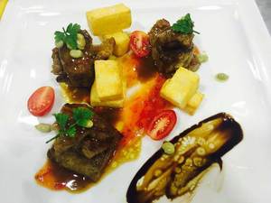 Pluma ibérica apitada en restaurante EGB Gastrochenta en Gijón by Alejandro Urrutia Pluma ibérica apitada en restaurante EGB Gastrochenta en Gijón by Alejandro Urrutia